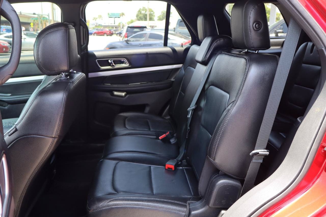 Used 2017 Ford Explorer XLT w/ Equipment Group 202A AWD/4WD image 17