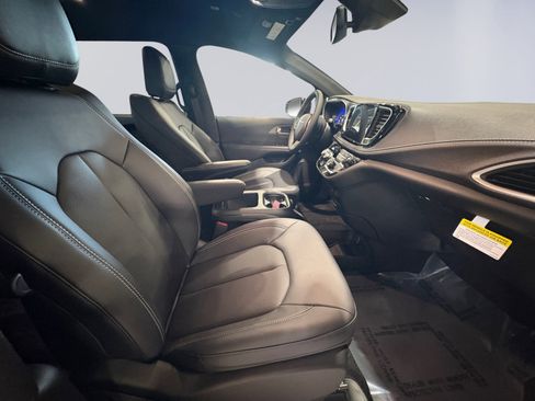 New 2026 Chrysler Pacifica Select image 15