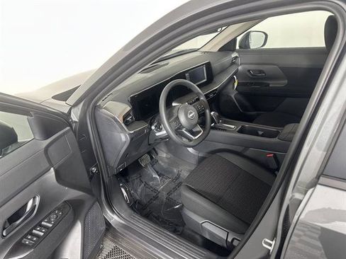 New 2025 Nissan Kicks SR image 18