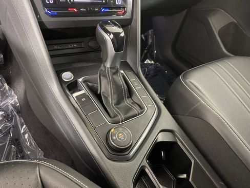 Used 2022 Volkswagen Tiguan SE image 30
