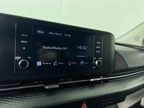 Used 2024 Kia Carnival LX FWD image 25