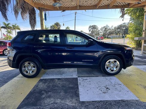 Used 2015 Jeep Cherokee Sport FWD image 4