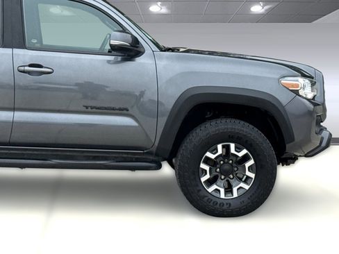 Used 2021 Toyota Tacoma TRD Off-Road w/ Technology Package AWD/4WD image 33