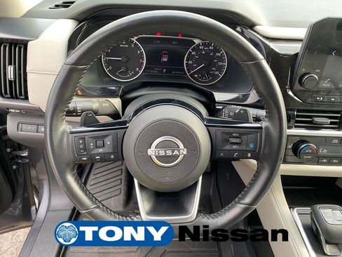Used 2023 Nissan Pathfinder SL image 32