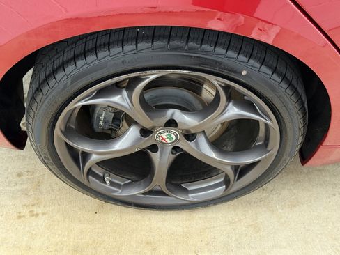 Used 2017 Alfa Romeo Giulia Ti w/ TI 19" Sport Package image 15