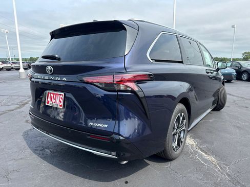 Used 2026 Toyota Sienna Platinum AWD/4WD image 9