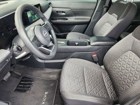 Used 2025 Nissan Kicks SV FWD image 9