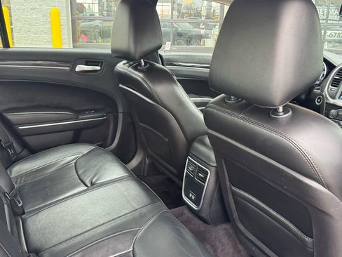 Used 2017 Chrysler 300 Limited image 35