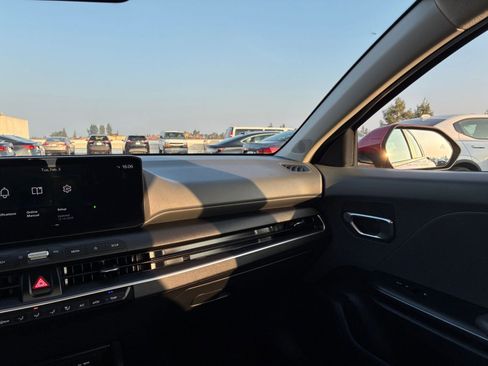 Used 2025 Kia K4 LXS image 35