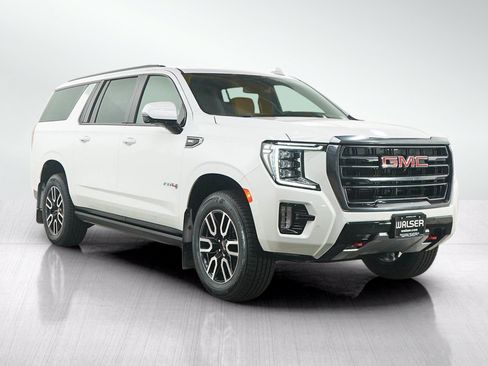 Used 2023 GMC Yukon XL AT4 w/ AT4 Premium Package AWD/4WD image 7