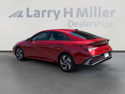 Certified 2025 Hyundai Elantra Sport FWD image 4