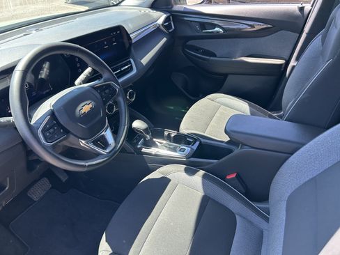 Used 2025 Chevrolet TrailBlazer LT w/ Convenience Package FWD image 9