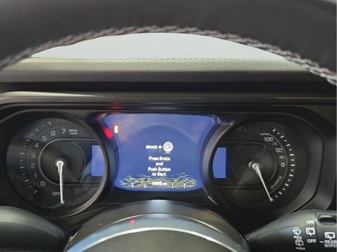 Used 2025 Jeep Wrangler Unlimited Sahara AWD/4WD image 11