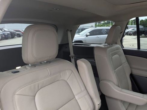 Used 2021 Lincoln Aviator Reserve w/ Equipment Group 201A RWD image 20