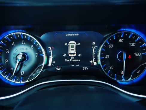 New 2026 Chrysler Pacifica Limited w/ Uconnect Theater Family Group image 30