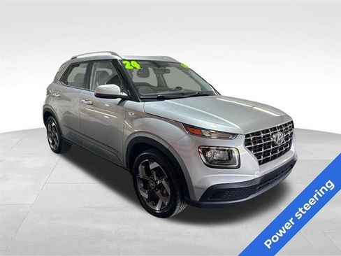 Used 2024 Hyundai Venue SEL FWD image 3