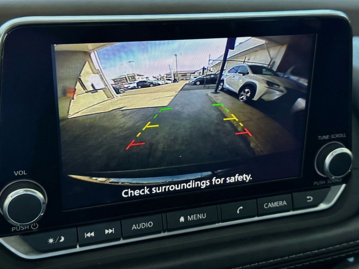 Used 2023 Nissan Rogue SV FWD image 9