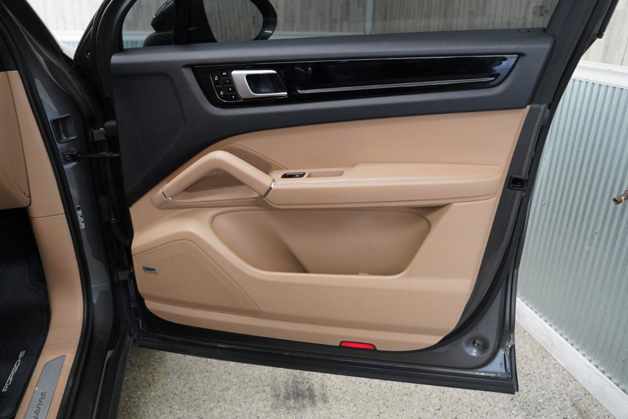 Used 2019 Porsche Cayenne AWD/4WD image 36