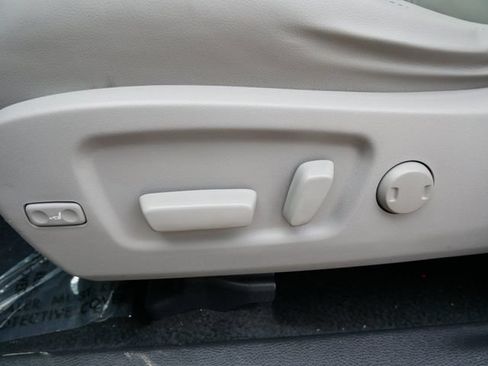 Used 2017 Toyota Highlander XLE AWD/4WD image 15