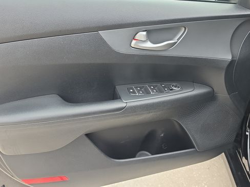 Used 2019 Kia Forte LXS FWD image 17