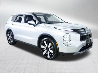 Used 2025 Mitsubishi Outlander SE