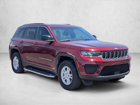 Used 2024 Jeep Grand Cherokee Laredo w/ Luxury Tech Group I AWD/4WD image 3
