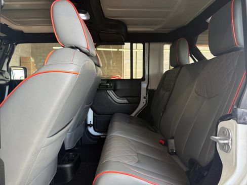 Used 2018 Jeep Wrangler Unlimited Sport S AWD/4WD image 27