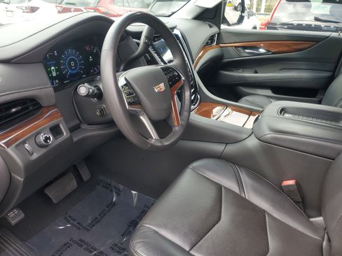 Used 2019 Cadillac Escalade 2WD image 17