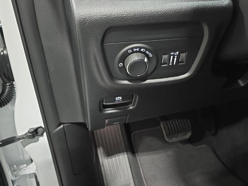 New 2026 Jeep Grand Cherokee Altitude image 9