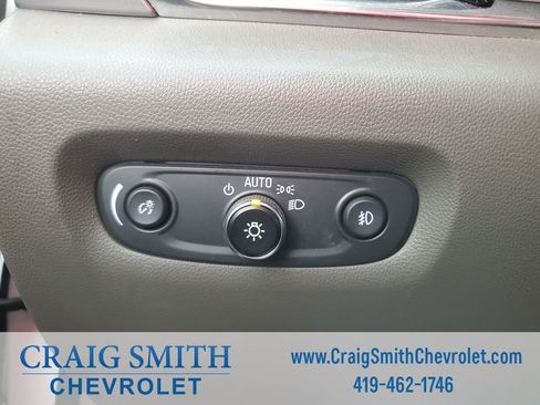 Used 2021 Chevrolet Traverse LT FWD image 21