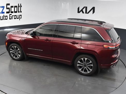 Used 2024 Jeep Grand Cherokee Overland AWD/4WD image 11