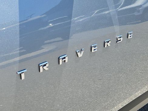 Used 2023 Chevrolet Traverse LT FWD image 31