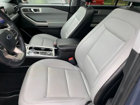 Used 2021 Ford Explorer XLT w/ Equipment Group 202A AWD/4WD image 19