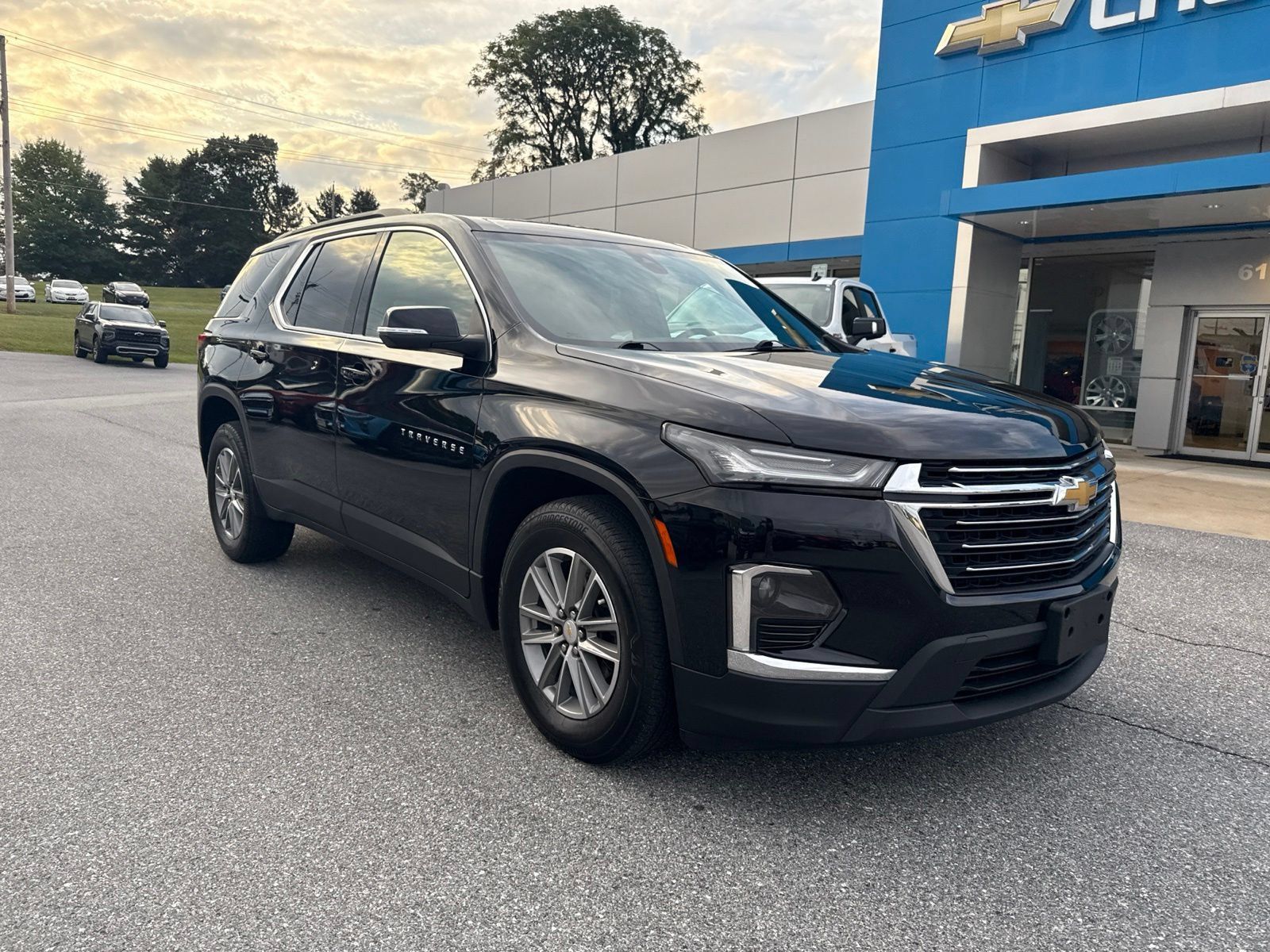 Used 2023 Chevrolet Traverse LT AWD/4WD image 4
