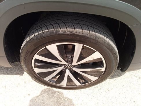 Used 2024 Volkswagen Taos SE FWD image 10