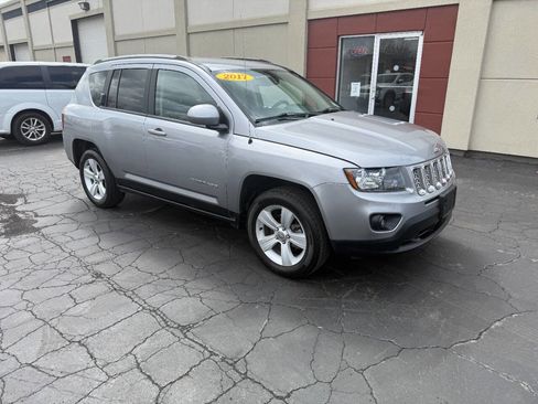 Used 2017 Jeep Compass Latitude image 1