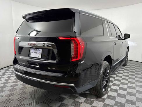 Used 2022 GMC Yukon XL SLT w/ SLT Luxury Package image 12
