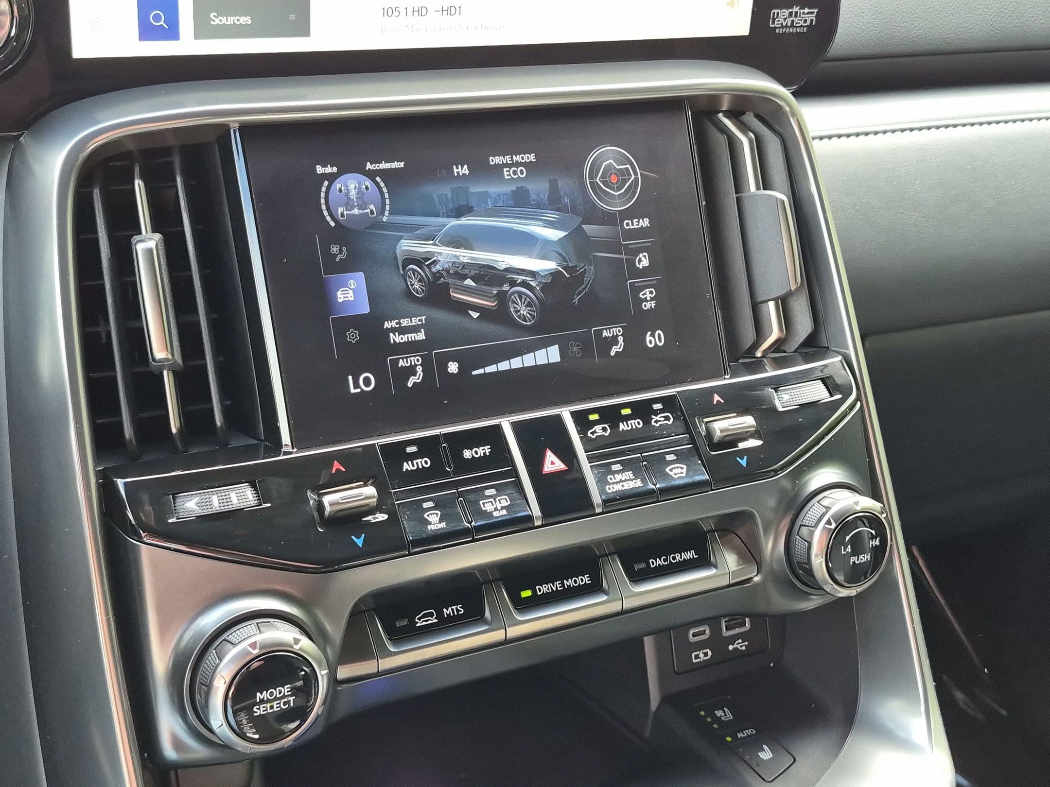 Used 2024 Lexus LX 600 4WD w/ Luxury Package image 22