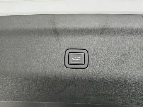 Used 2023 Chevrolet Suburban Premier image 49