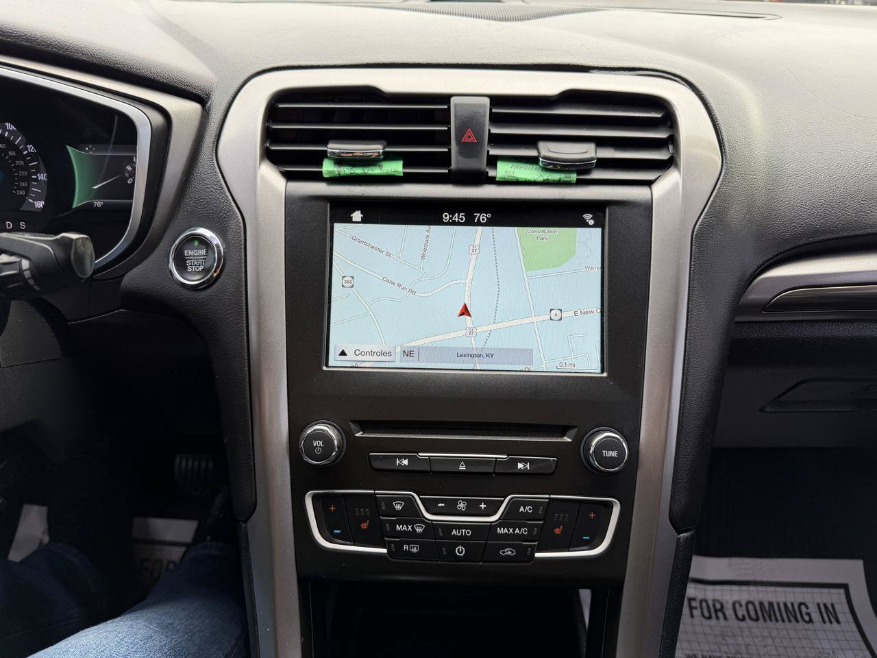 Used 2017 Ford Fusion SE w/ Fusion SE Technology Package FWD image 15
