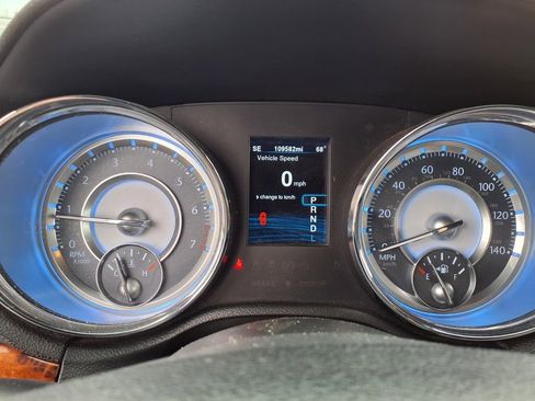 Used 2014 Chrysler 300 AWD w/ Driver Convenience Group image 21