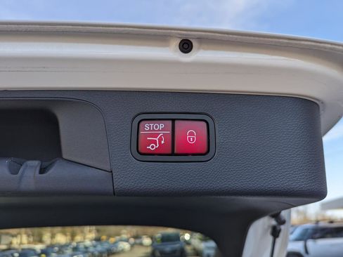 Used 2021 Mercedes-Benz GLC 300 4MATIC image 47