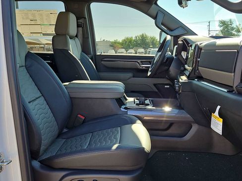 New 2026 Chevrolet Silverado 2500 ZR2 w/ LPO, Dark Essentials Package AWD/4WD image 18