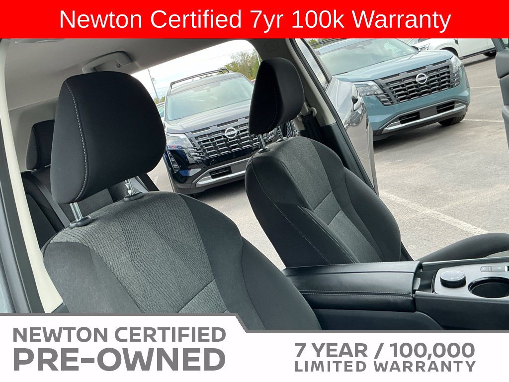 Used 2025 Nissan Rogue SV AWD/4WD image 16