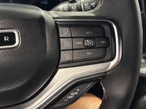 Used 2024 Jeep Wagoneer Series II AWD/4WD image 26