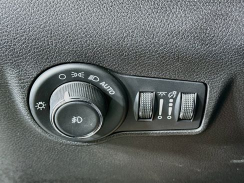 Used 2023 Jeep Compass Limited AWD/4WD image 17