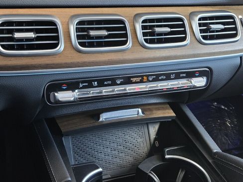 Certified 2025 Mercedes-Benz GLE 350 4MATIC w/ Winter Package image 32