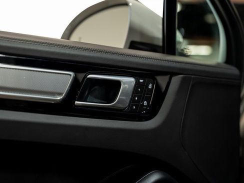 Used 2022 Porsche Cayenne S Platinum image 63