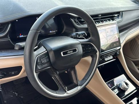 Used 2023 Jeep Grand Cherokee Limited AWD/4WD image 22