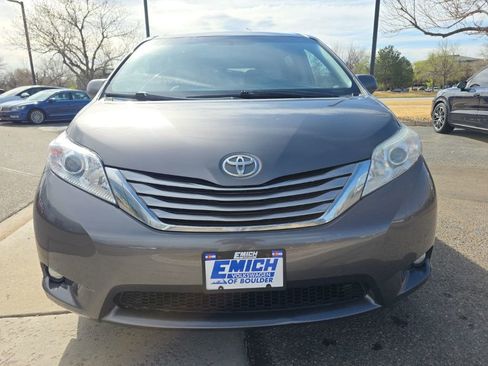 Used 2017 Toyota Sienna Limited image 8